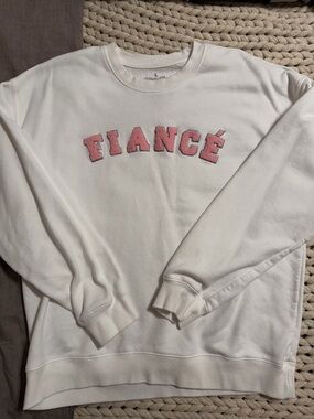 White Sweatshirt "FIANCÉ"